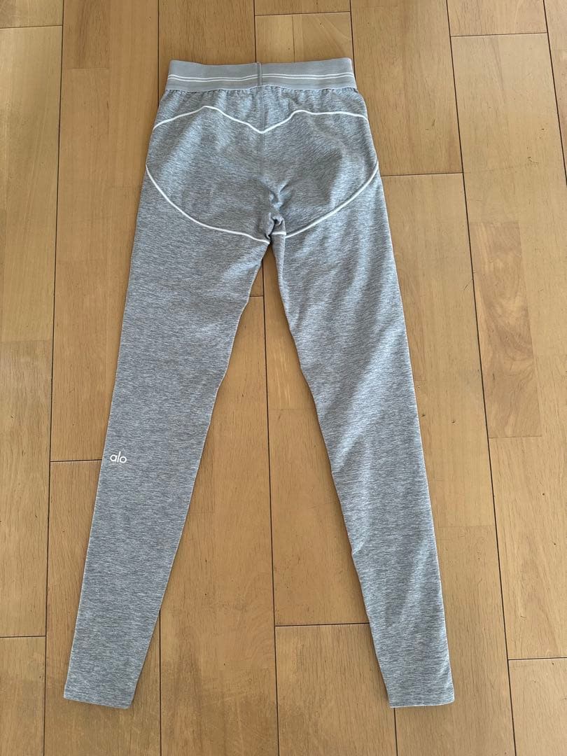 Alo トップとレギンスセット