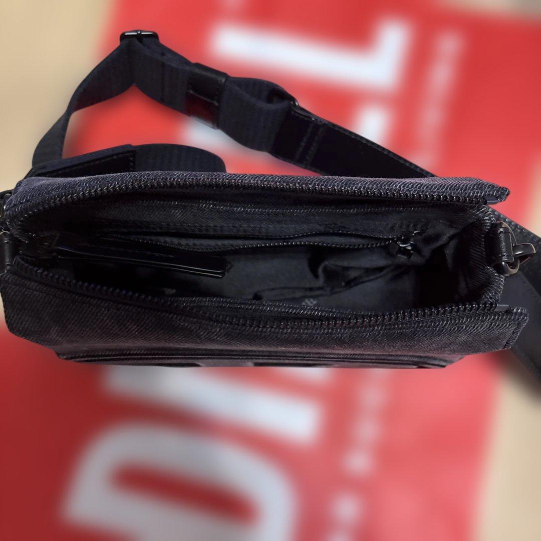 Diesel 1DR ロゴエンボス カメラバッグ - ショルダーバック ブラック