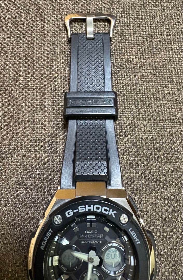 CASIO G-SHOCK GST-W300　電波ソーラー