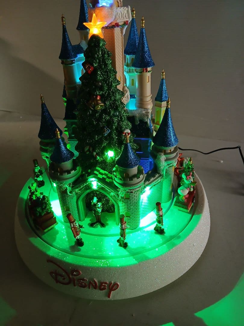 ディズニーセンターピースパレードシーンクリスマスオーメントコストコ