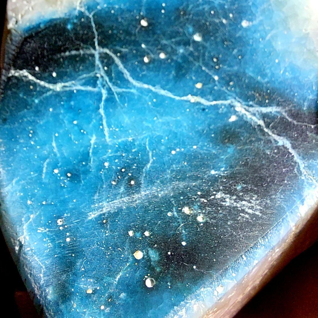 綺麗な色合い♪大きな激レア石 ブルーアイス グレイシアライト 表面磨き 307