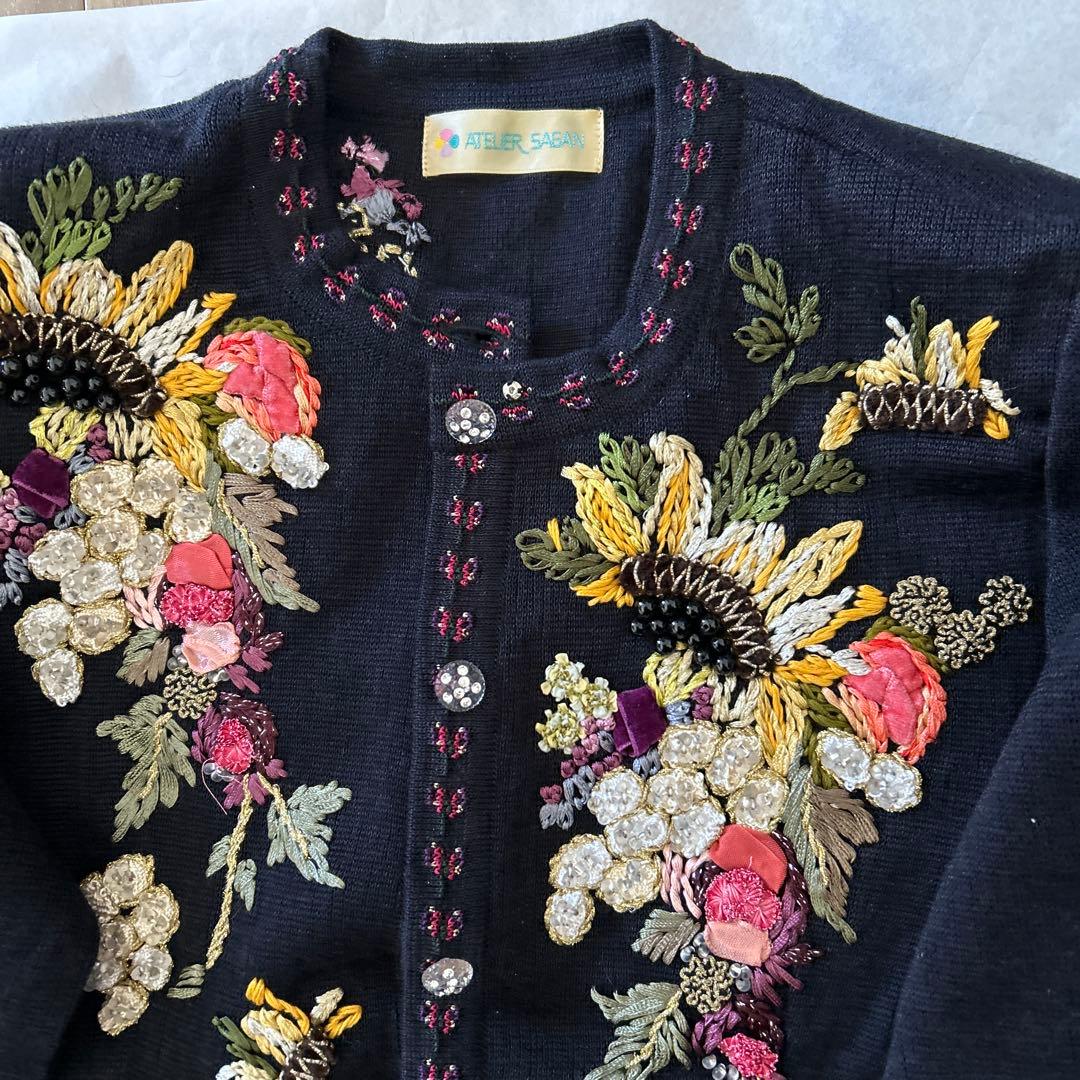 ATELIER SAGAN刺繍入りカーディガン 黒　アトリエサガンL 麻100