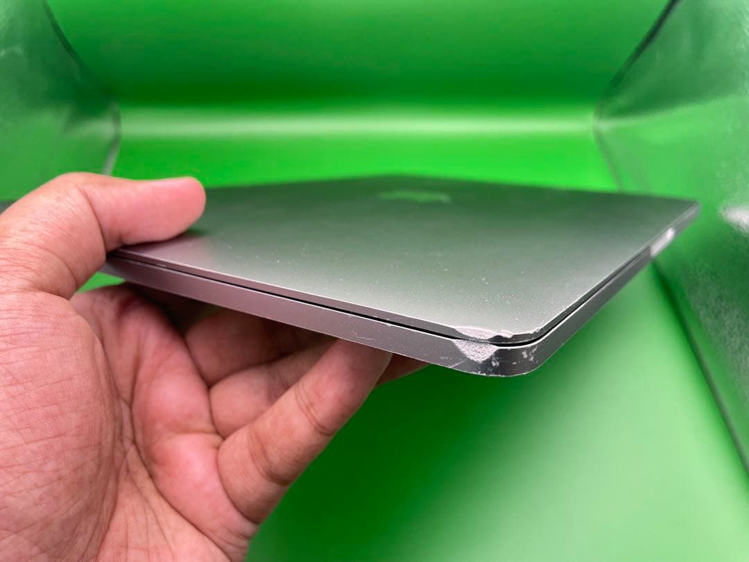 MacBook Pro 2019 – i7 / 16GB / 512GB 中古