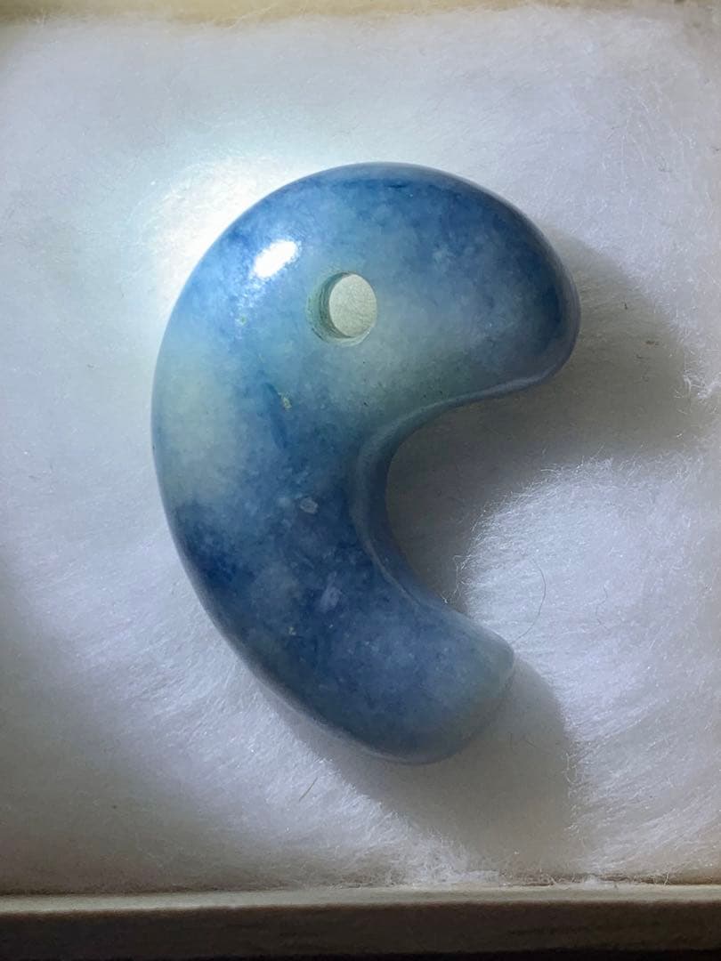 最上級　茄子紺　入りコン沢青翡翠　勾玉　糸魚川翡翠　コン沢勾玉　ひすい　ヒスイ