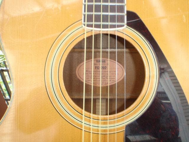 YAMAHA FG-202 赤ラベル　エレアコ装備　ライブでの使用可能。
