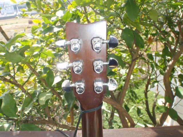 YAMAHA FG-202 赤ラベル　エレアコ装備　ライブでの使用可能。