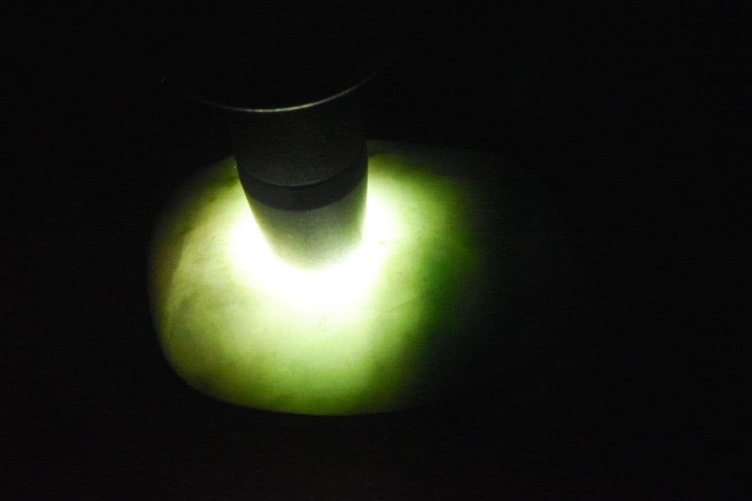 糸魚川産 白緑ヒスイ原石