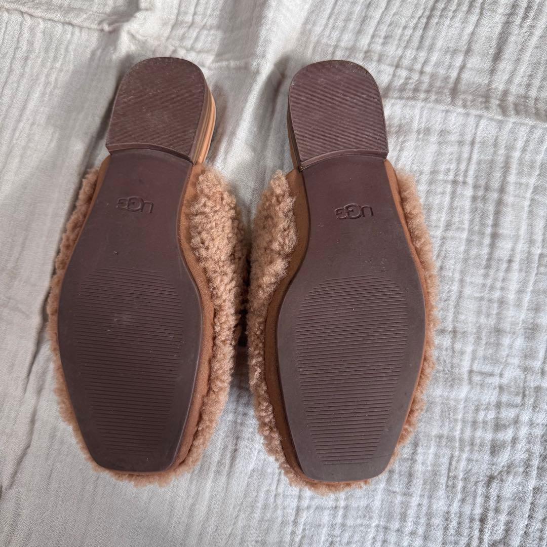 美品　UGG アグ　ジャナヤコージーミュール　サンダル