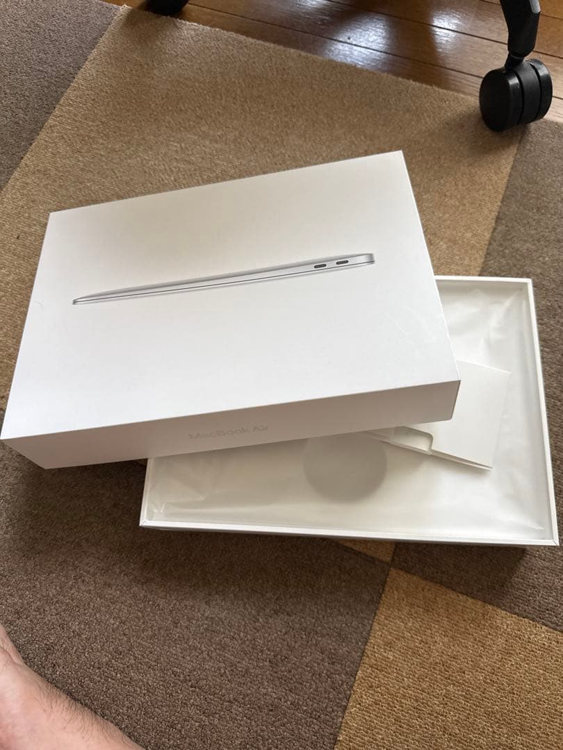 充放電回数8回！　macbook air M1 8gb 256gb