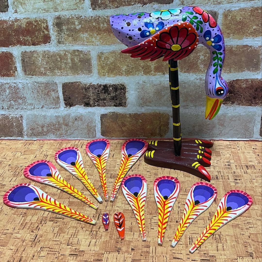 メキシコ　木工芸品　アレブリヘス クジャク