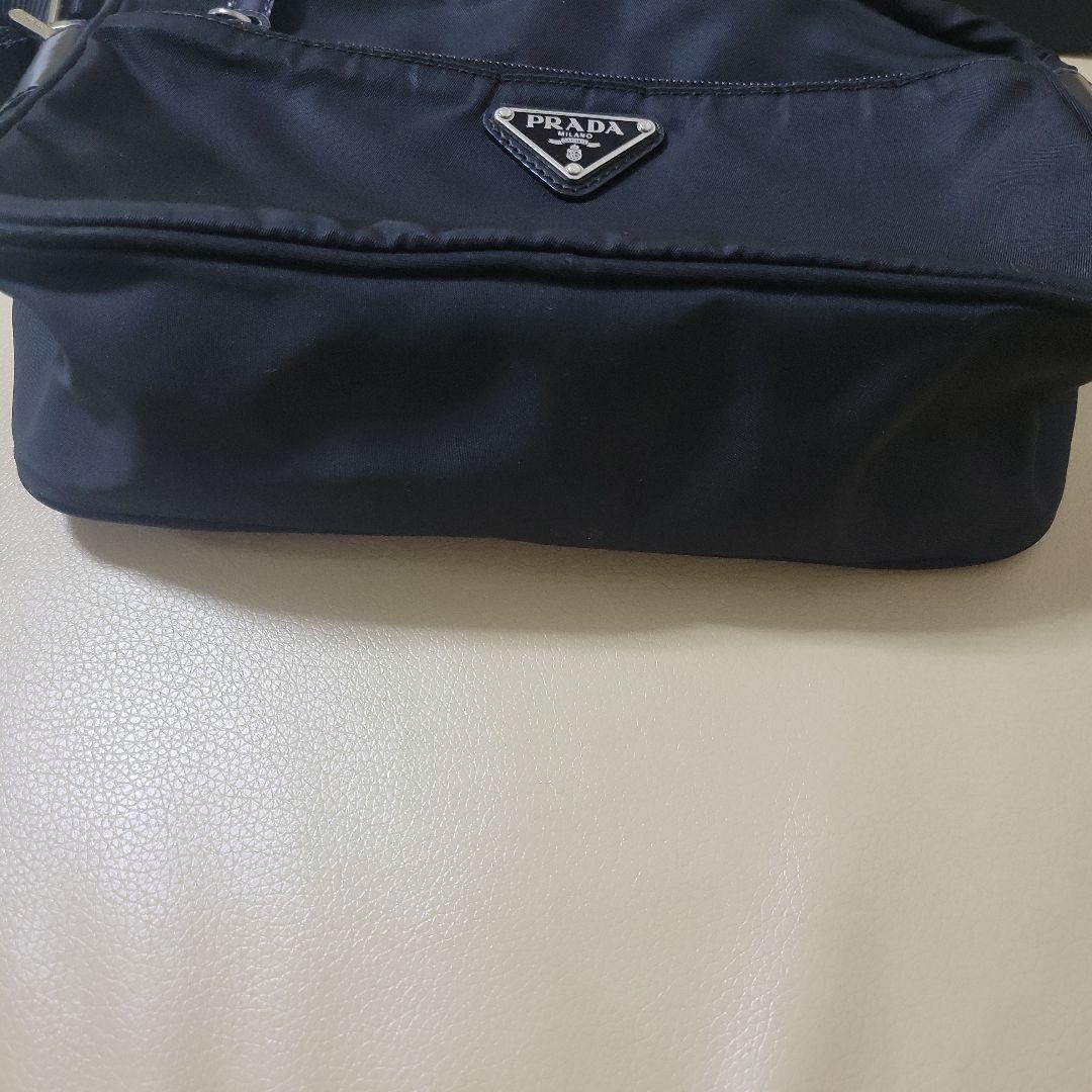 PRADA　プラダ　斜めかけ　黒