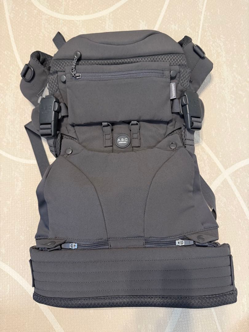 AIRBUGGY A.B.C. COMFO 抱っこ紐　未使用　最新モデル