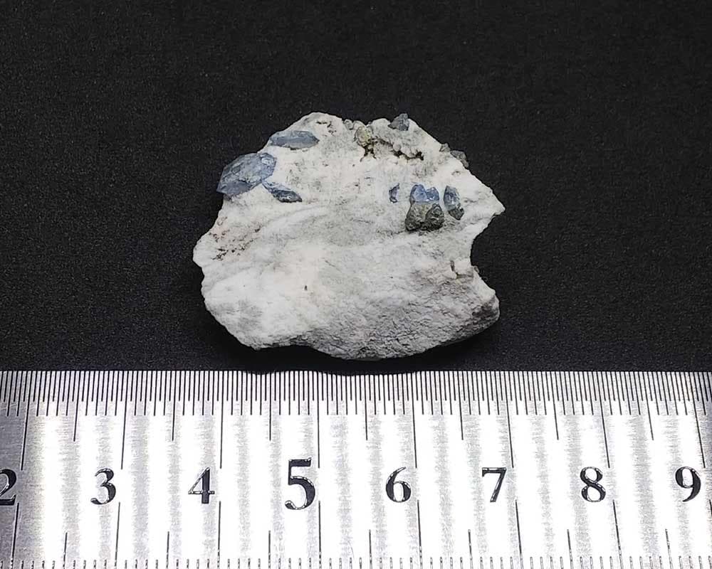 502 ベニトアイト クラスター ジョアキナイト 結晶 原石 母岩付き