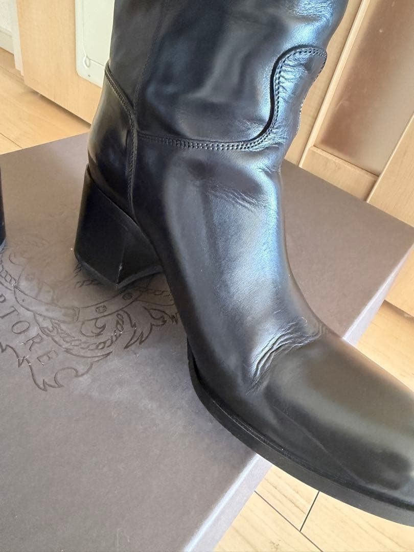 ブラックロングブーツ バックル付き