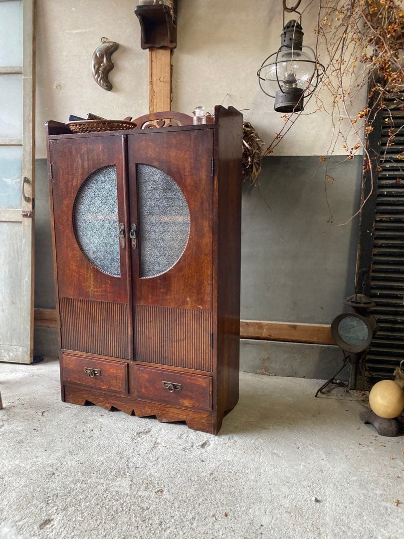 ビンテージ  ラウンドガラスのキャビネット ※ 送料込みに変更します