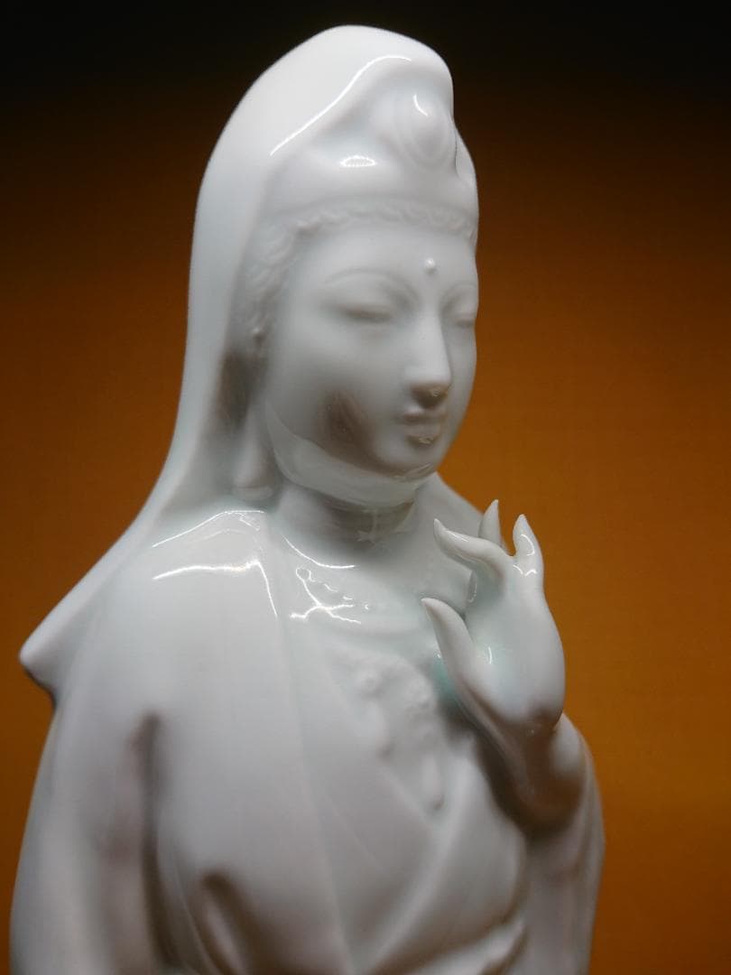 【美品】仏教美術　観音　仏像　白磁　置物　インテリア　工芸品　美術品　A1240