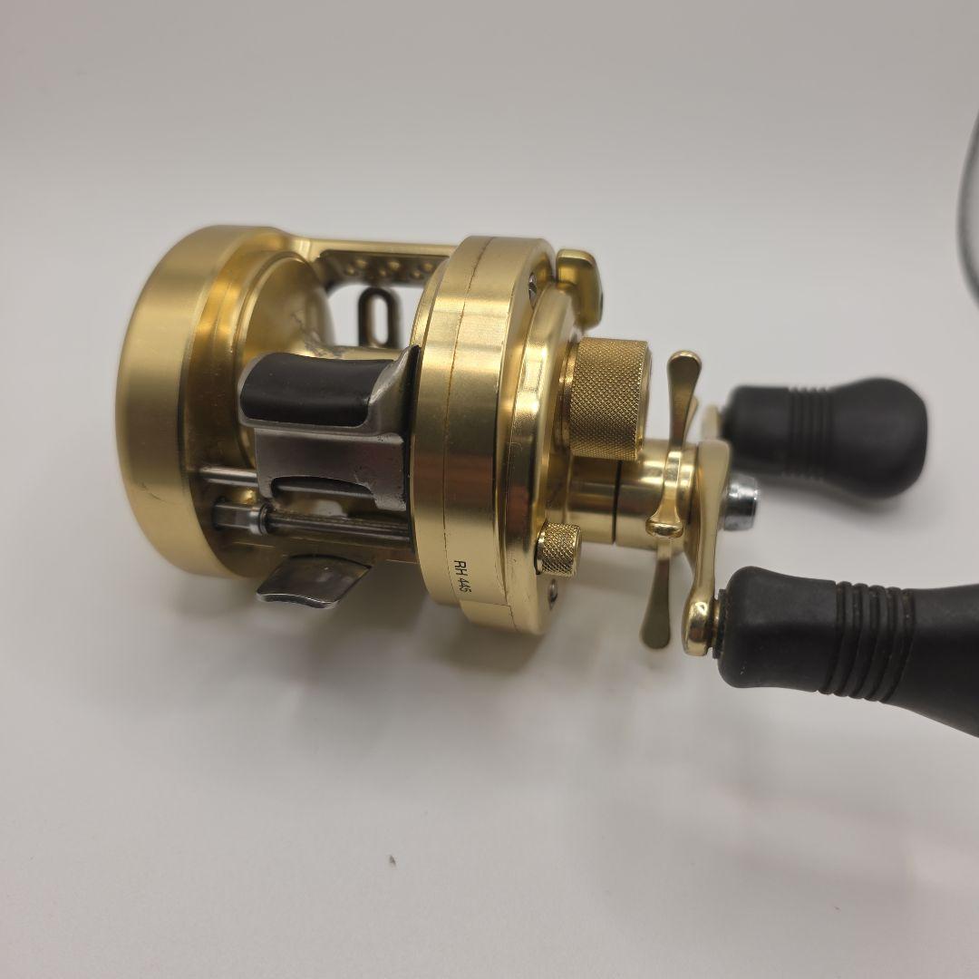 T62 シマノ 01カルカッタコンクエスト300