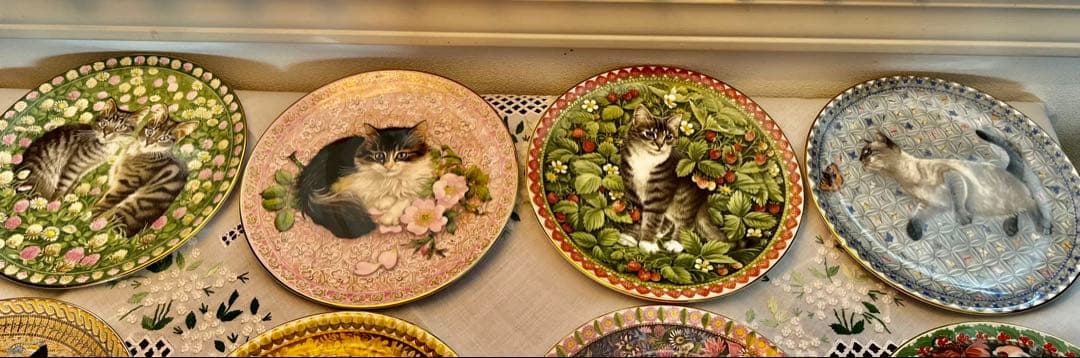 英国 エインズレイ レズリーアンアイボリー 12ヶ月 カレンダープレート 猫