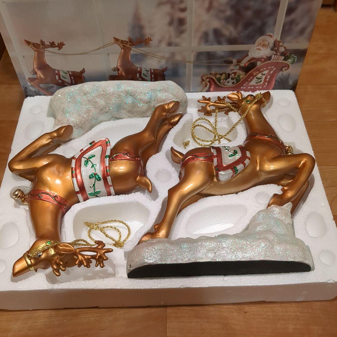 クリスマス　サンタと2頭のトナカイのソリ