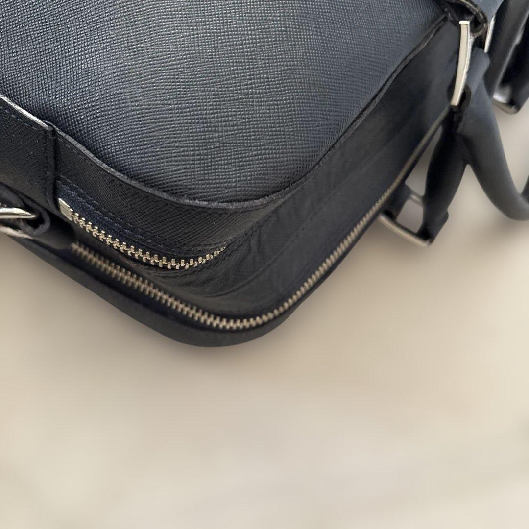 人気✨ペッレモルビダ　ビジネスバッグ ネイビーレザー　2層　パソコン収納可能