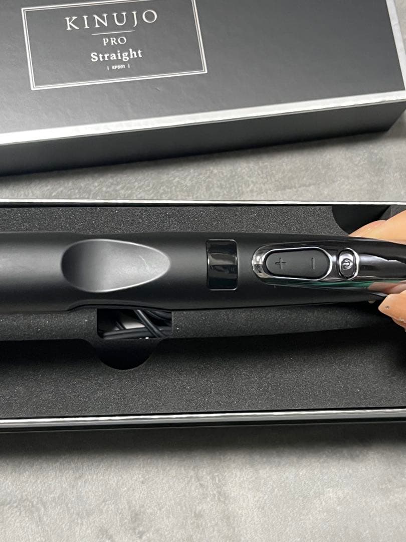 美品✨ 納品書有！絹女 KINUJO PRO ヘアアイロン 最新モデル