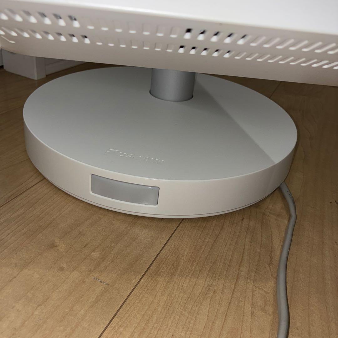 ダイキン セラムヒート CER11XS-W 人感センサー 首振り機能付き