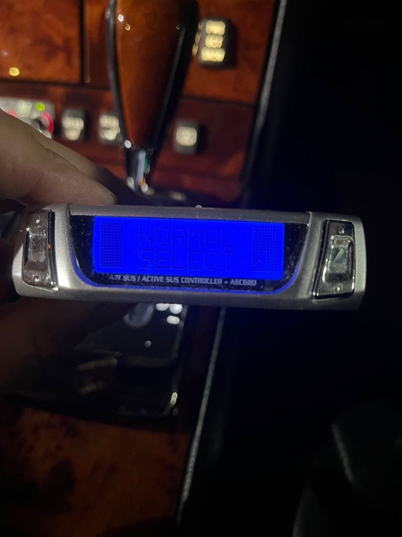 30セルシオ後期　サスコン　エアサスコントローラー