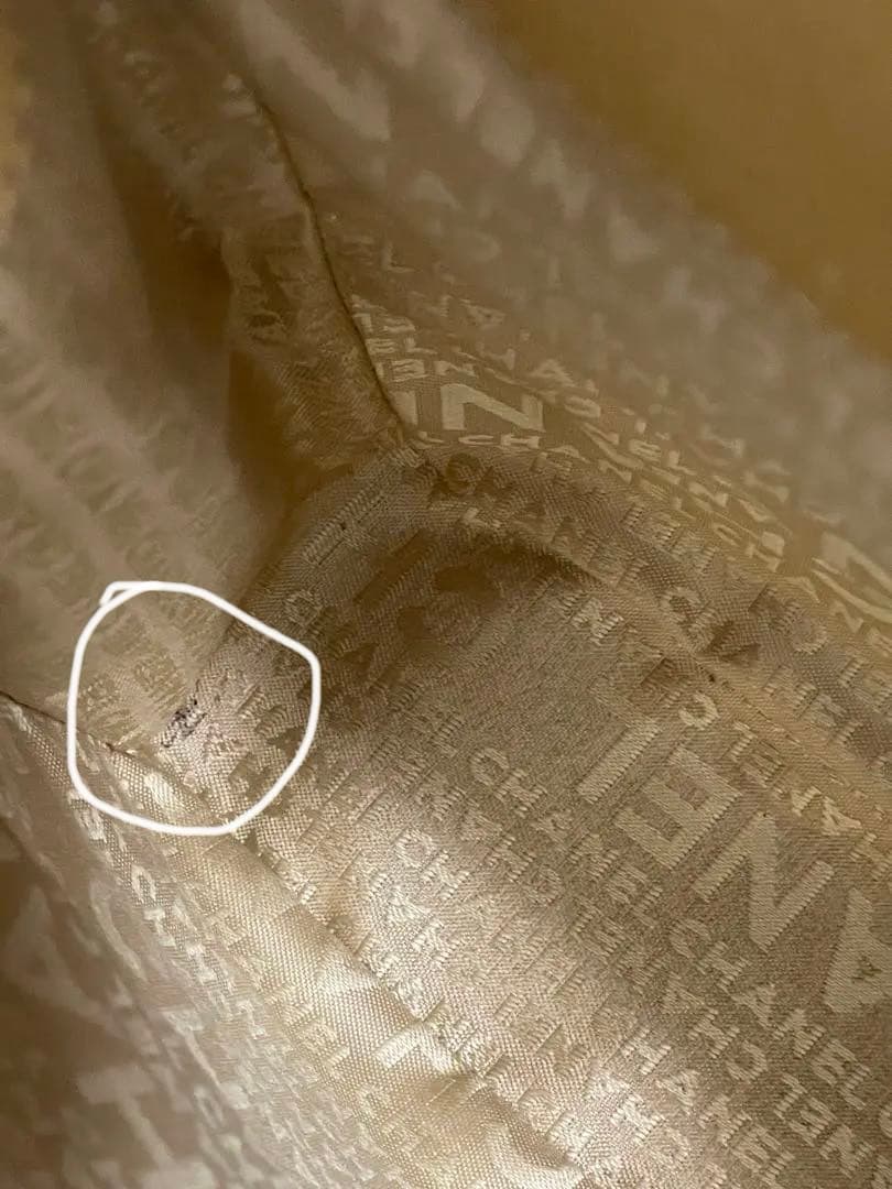 CHANEL エンボス トートバッグ ベージュ