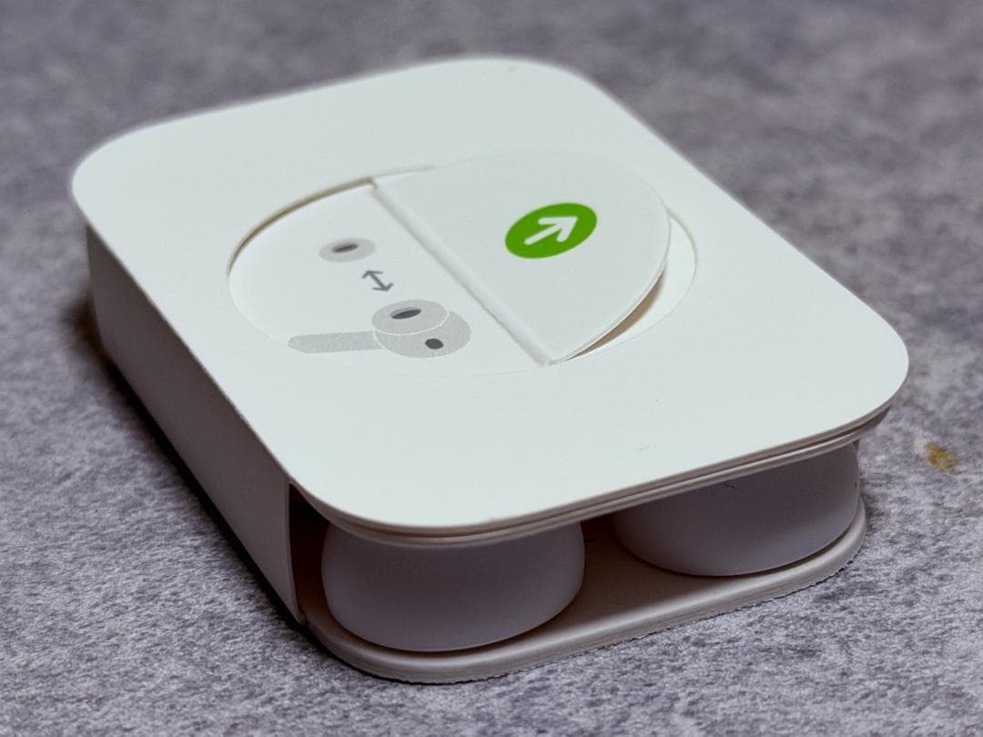 AirPods Pro 3 ケース＆右耳ほぼ新品 (※左イヤホン傷あり動作OK)