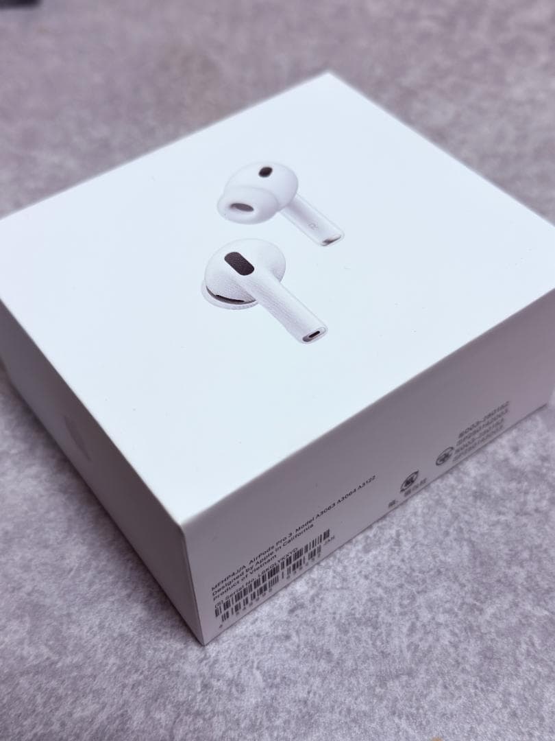 AirPods Pro 3 ケース＆右耳ほぼ新品 (※左イヤホン傷あり動作OK)