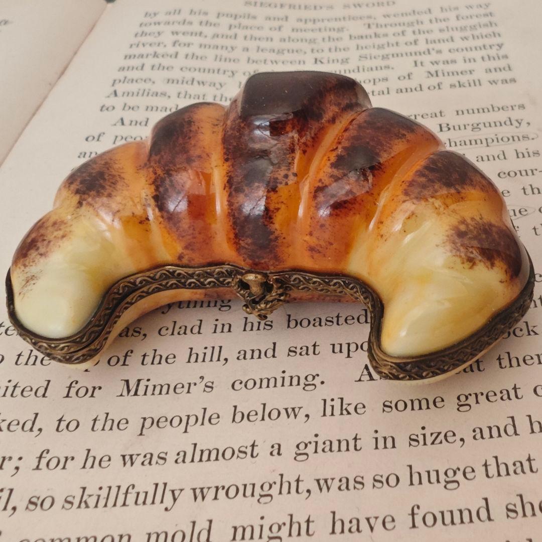 リモージュボックス　クロワッサン　フランス製　ミニチュア　小物入れボンボニエール