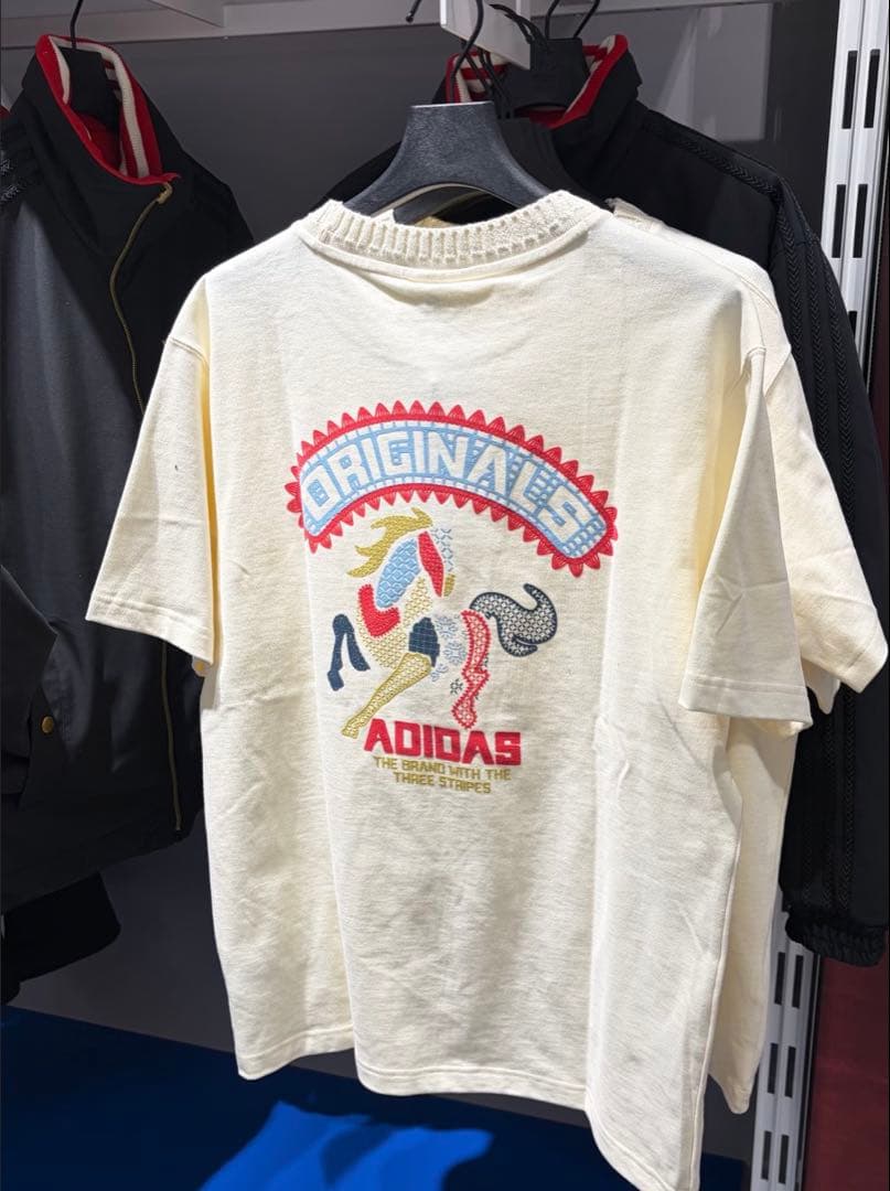 新品L Adidas FW25 CNY 馬年限定 半袖Tシャツ KT0713