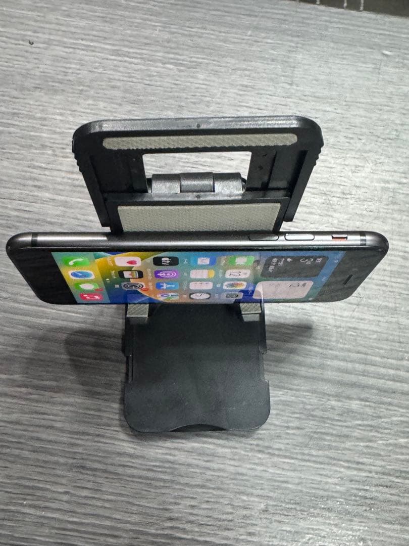 Apple iPhone 8スペースグレー 本体64GB SIMフリー12-2