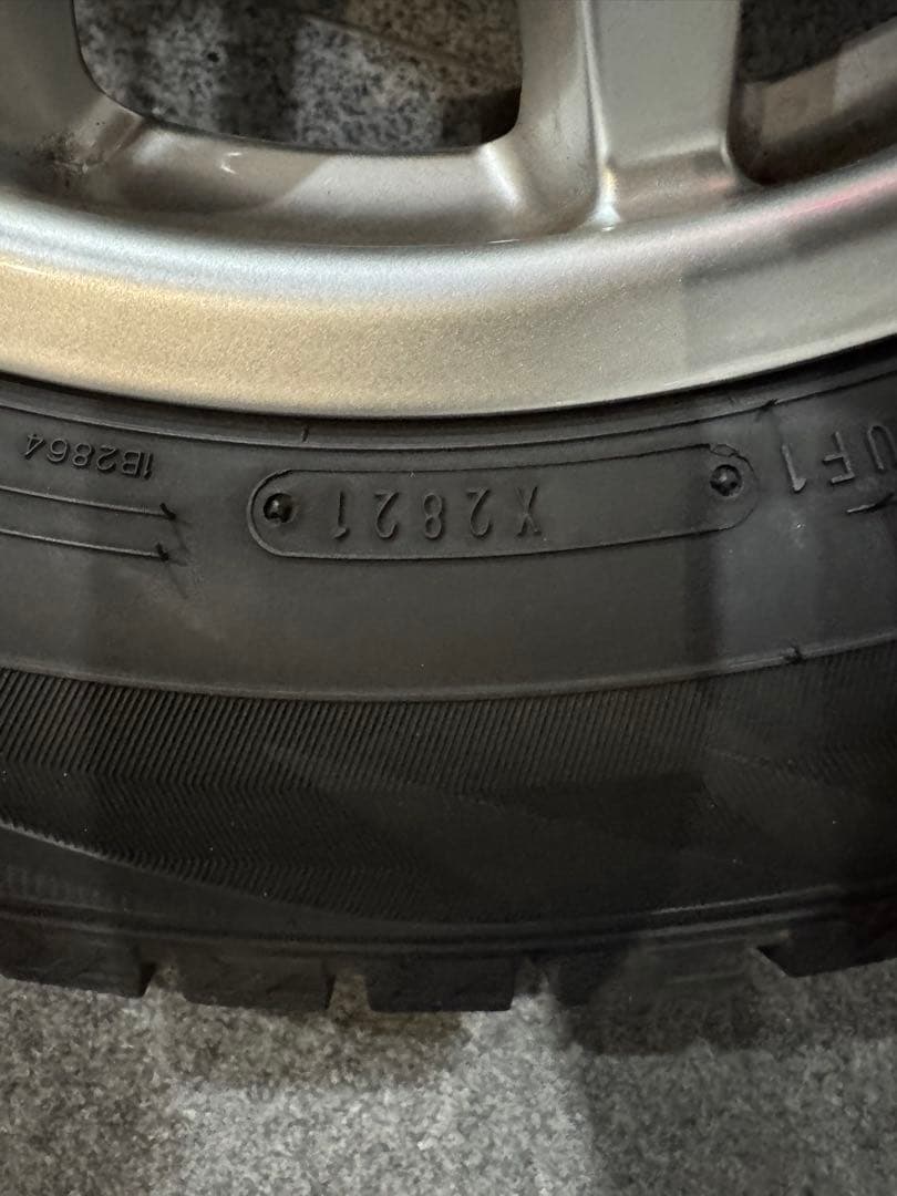 ダンロップ　ウィンターマックス　215/60R16