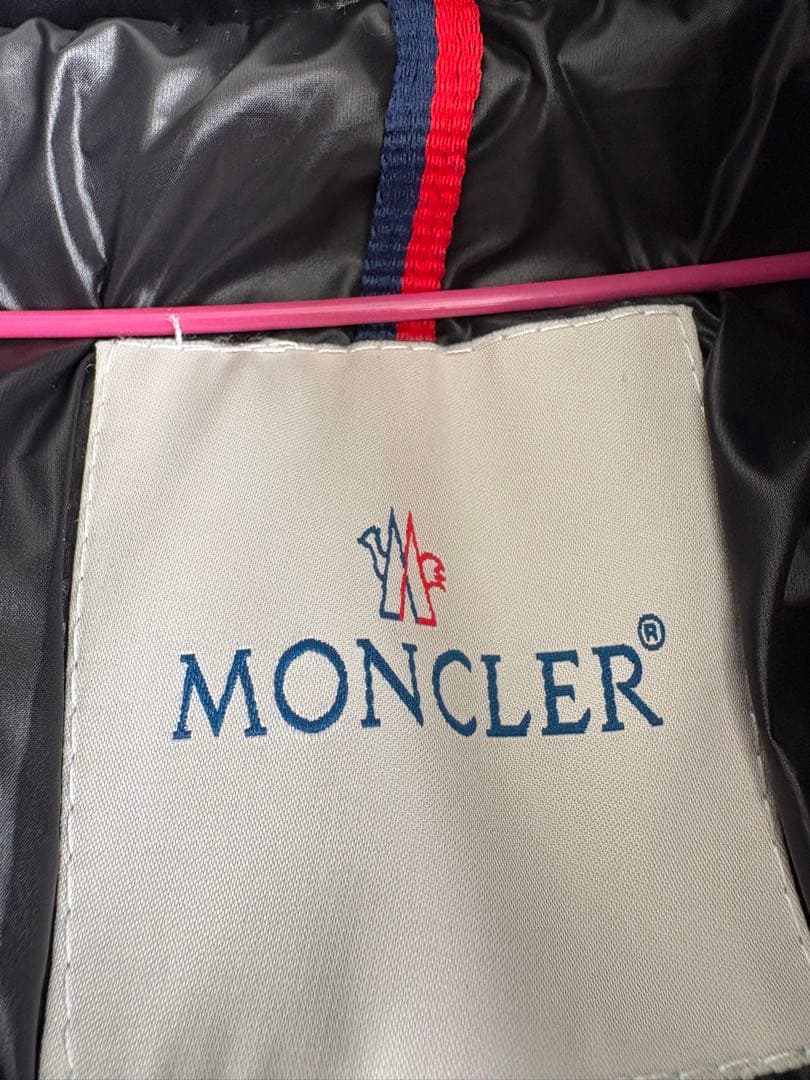 MONCLER ブラック マヤダウンジャケット フード付き