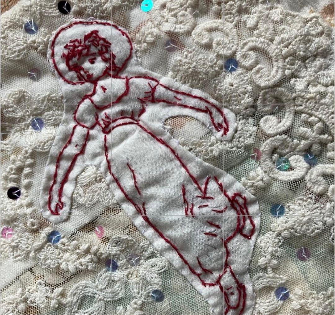 ケイトグリーナウェイの図案のレッド刺繍と生地のパッチワークキルトタペストリー