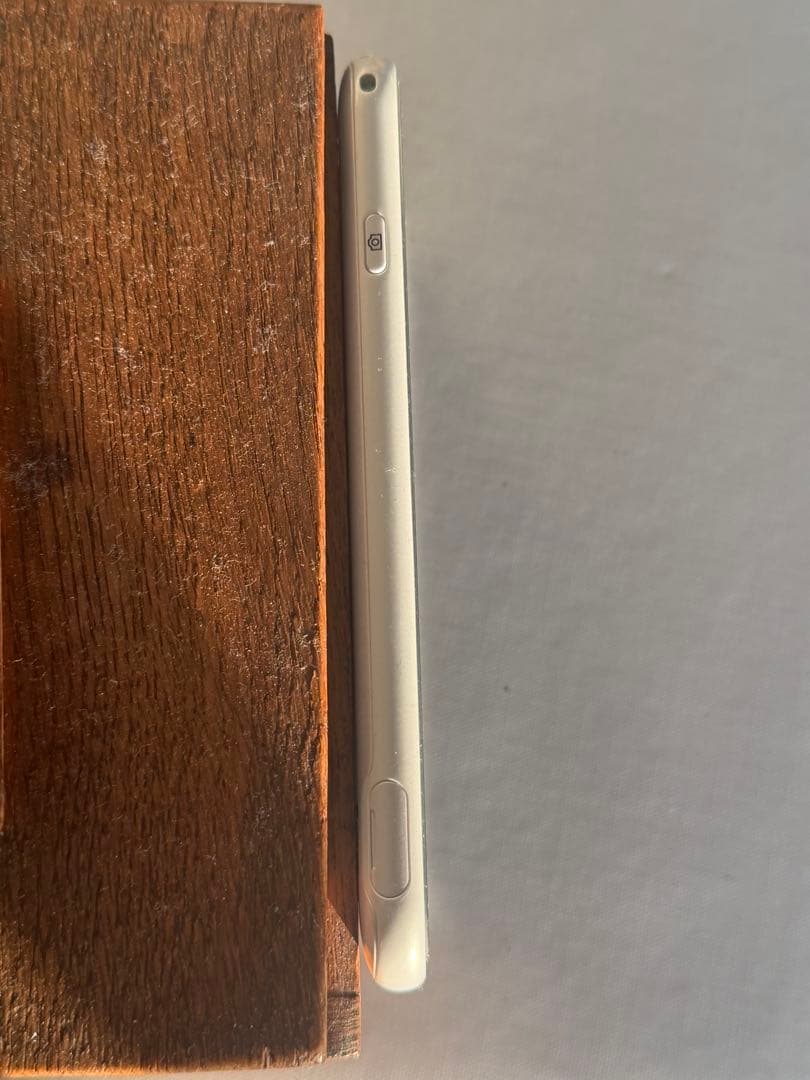 docomo F-52B ホワイト本体 らくらくスマートフォン