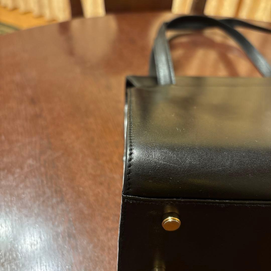 週末セール‼️フェラガモ ヴァラ　ショルダーバッグ　黒　大容量