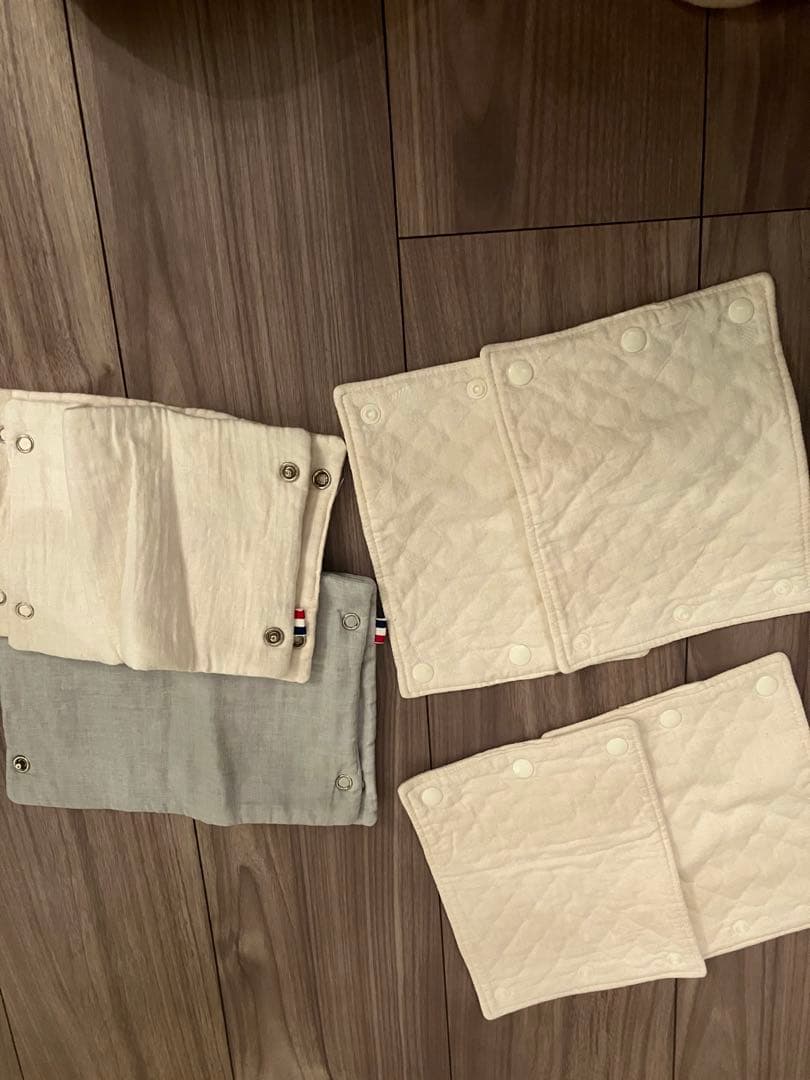 アーティポッペ　抱っこ紐　同色よだれカバーおまけつき