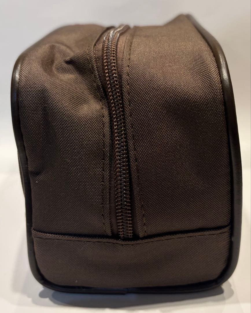 エミレーツ航空ビジネスクラスアメニティポーチ&パジャマ&スリッパの6点セット