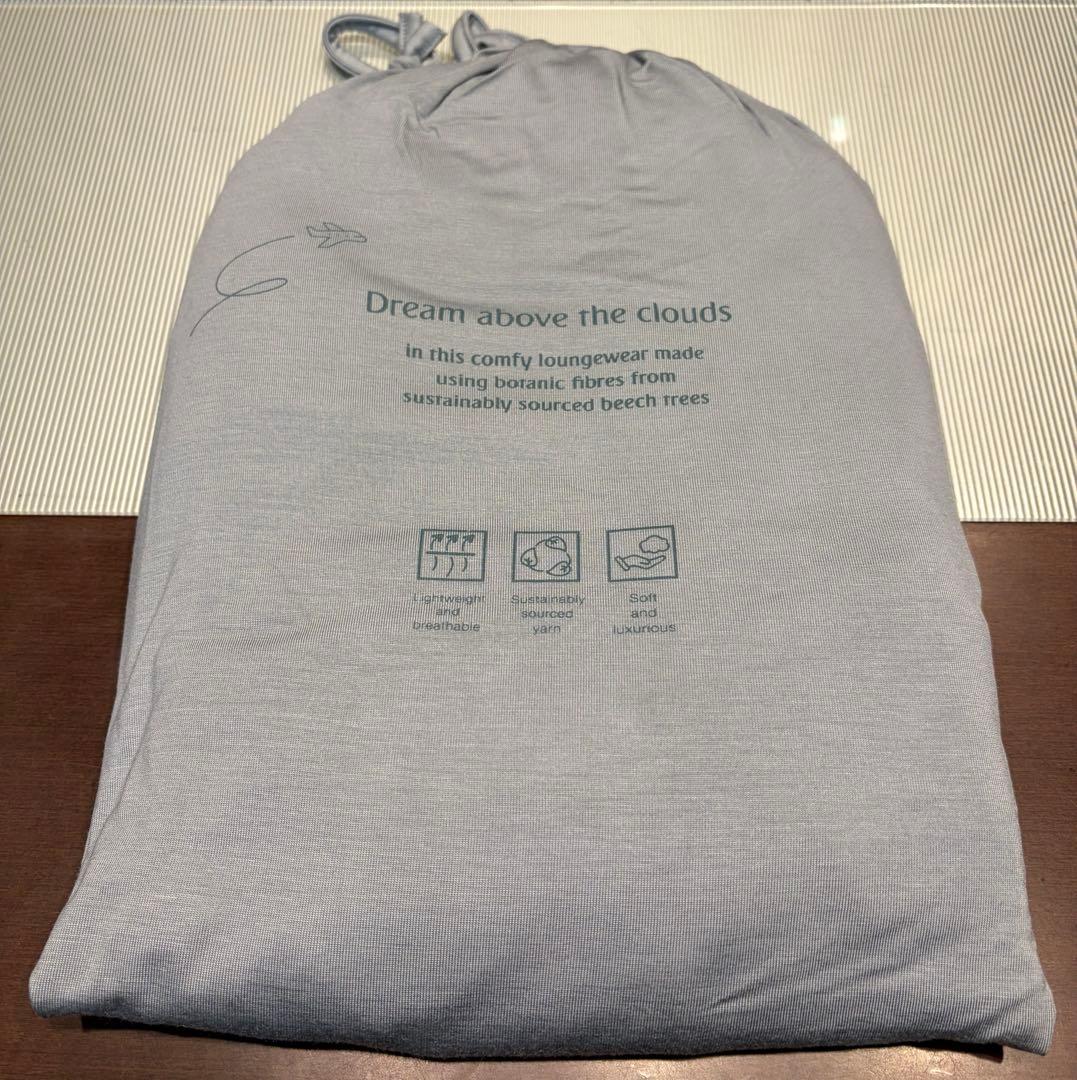 エミレーツ航空ビジネスクラスアメニティポーチ&パジャマ&スリッパの6点セット