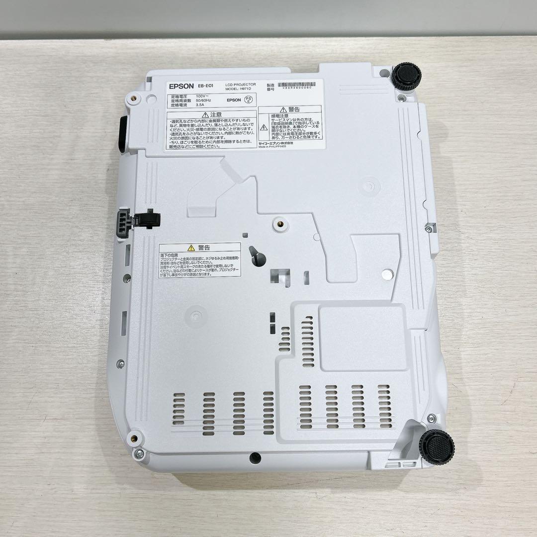 EPSON EB-E01 プロジェクター本体　美品　付属品あり