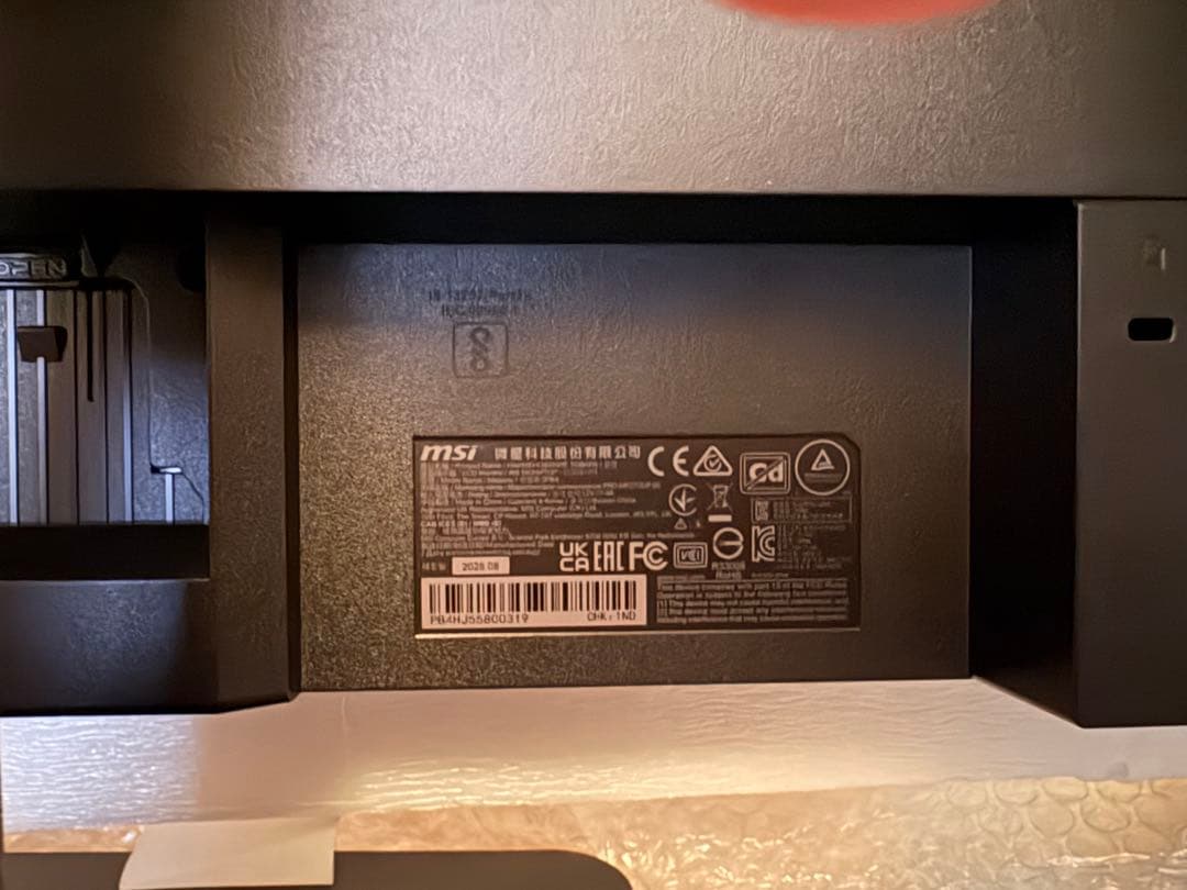 MSI MP273UP 3840 x 2160 モニター本体