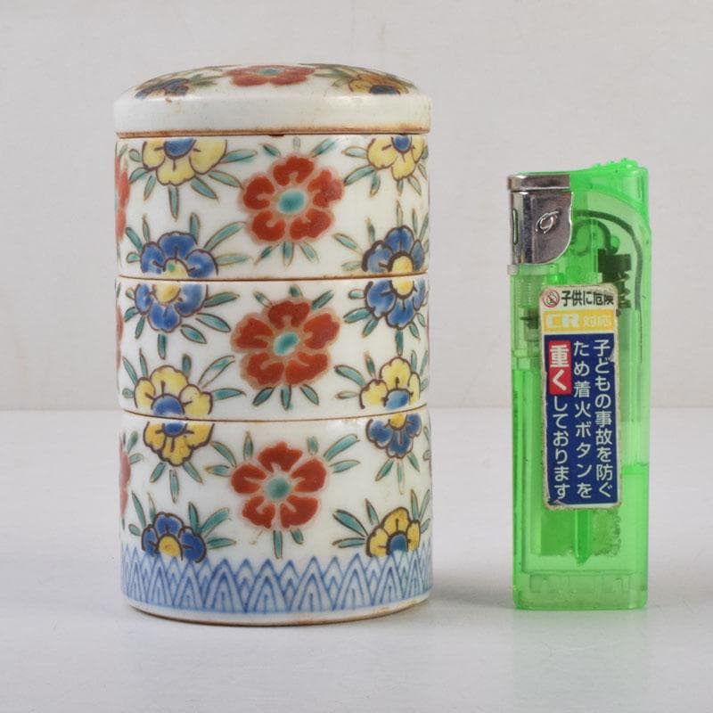 中国　粉彩　花草文　三段重箱　蓋物　V　8785