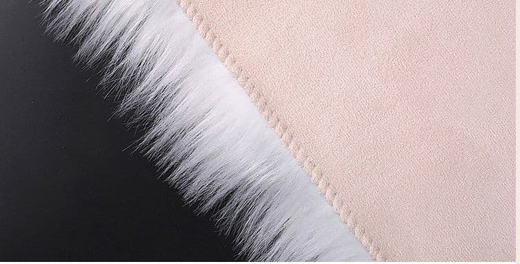 モダンなミニマリストの豪華なカーペットの寝室