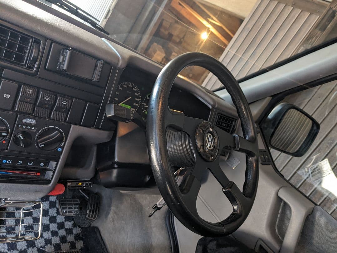 momoステアリングホイール・ワーゲンホーンボタン・ヴァナゴンＴ4ボスセット