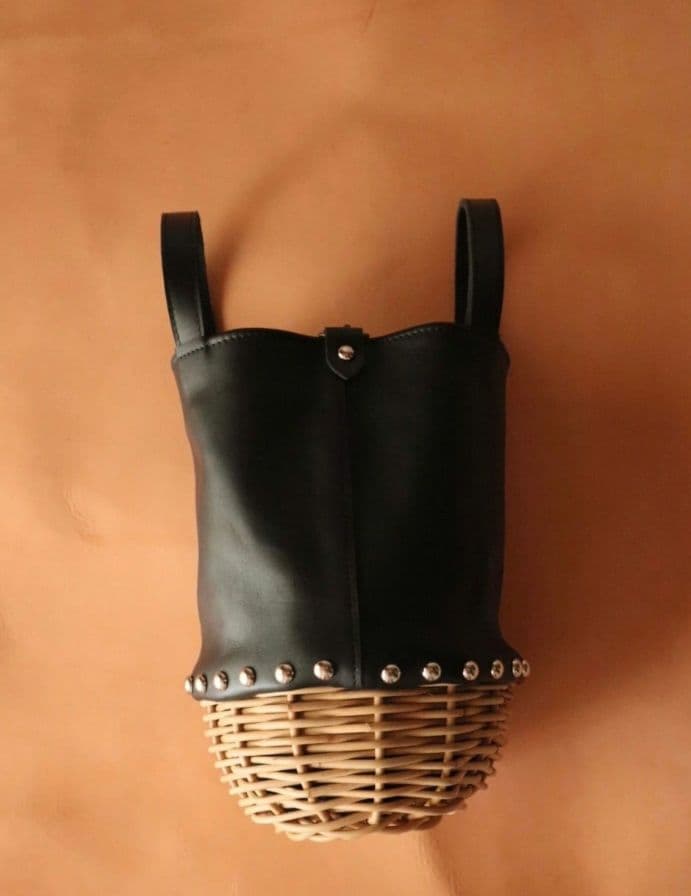 美品 ribbon b レザー 籐 スタッズかごバッグ warang wayan