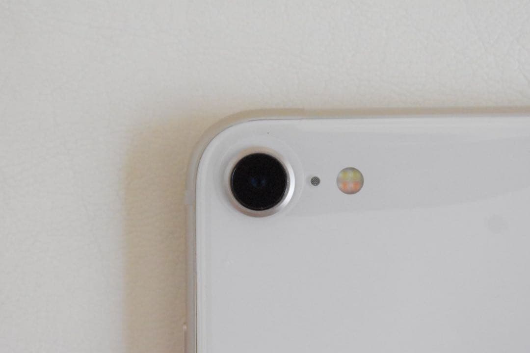 当日発送 新品 未使用iPhone SE 第3世代 64GB スターライト