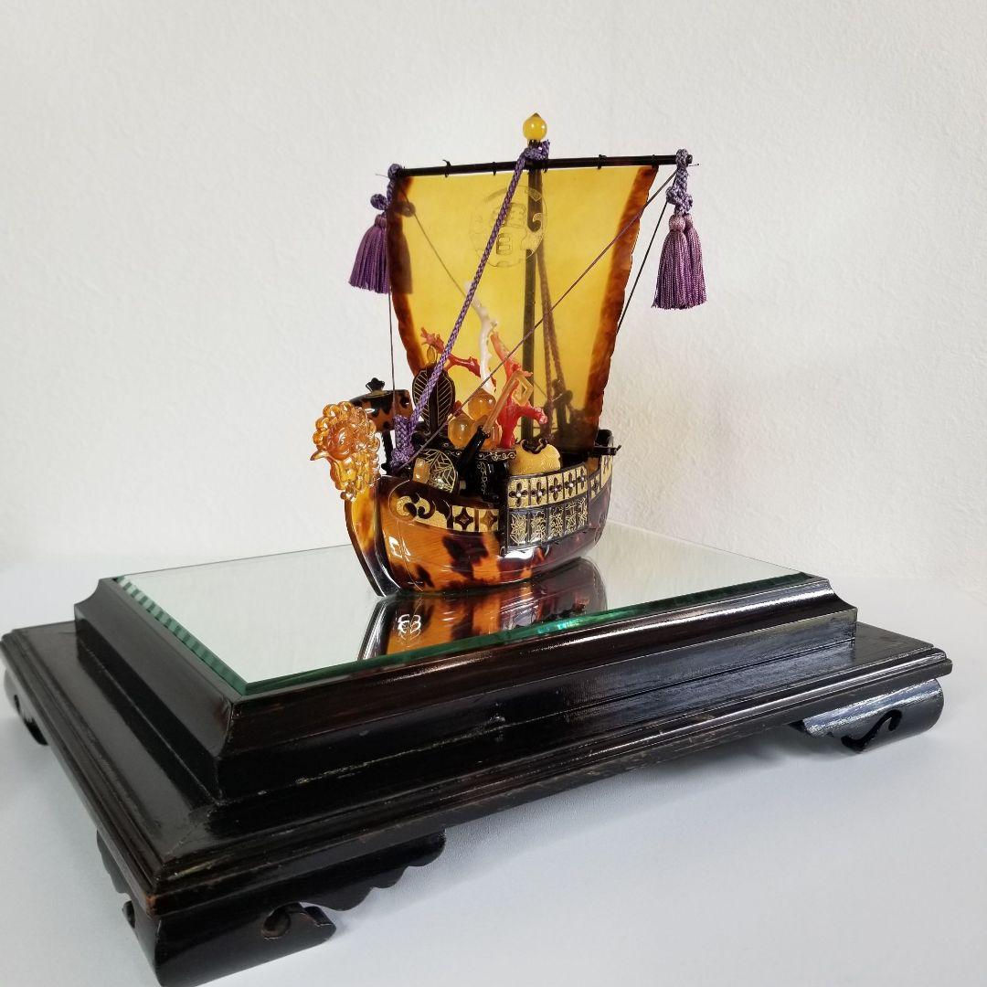 本鼈甲　べっ甲　鳳凰宝船　置物　血赤珊瑚、白珊瑚　ガラスケース　縁起物　オブジェ