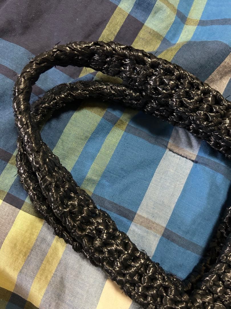 プラダ　クロシェ　スモールバッグ　持ち手に擦れや使用感あり